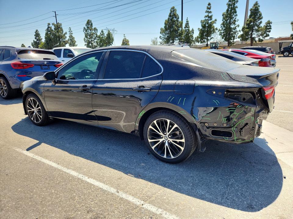 2018 Toyota Camry მანქანა იყიდება აუქციონზე, vin: 4T1B11HK6JU666528, აუქციონის ნომერი: 55763626