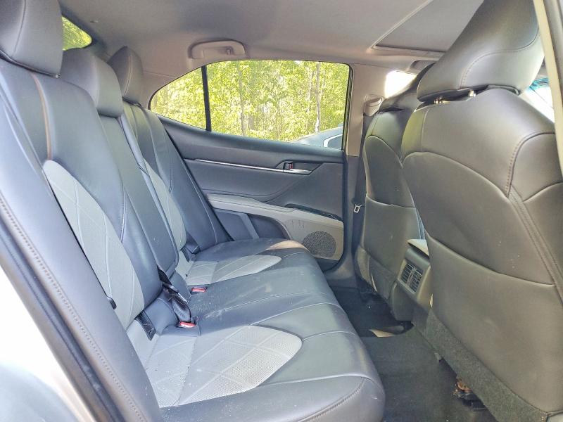 55141036 :رقم المزاد ، 4T1B21HK6JU001061 vin ، 2018 Toyota Camry Hybrid مزاد بيع
