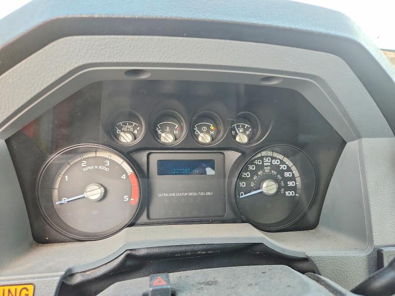 56182046 :رقم المزاد ، 1FDUF4GT8FEC93211 vin ، 2015 Ford F450 مزاد بيع