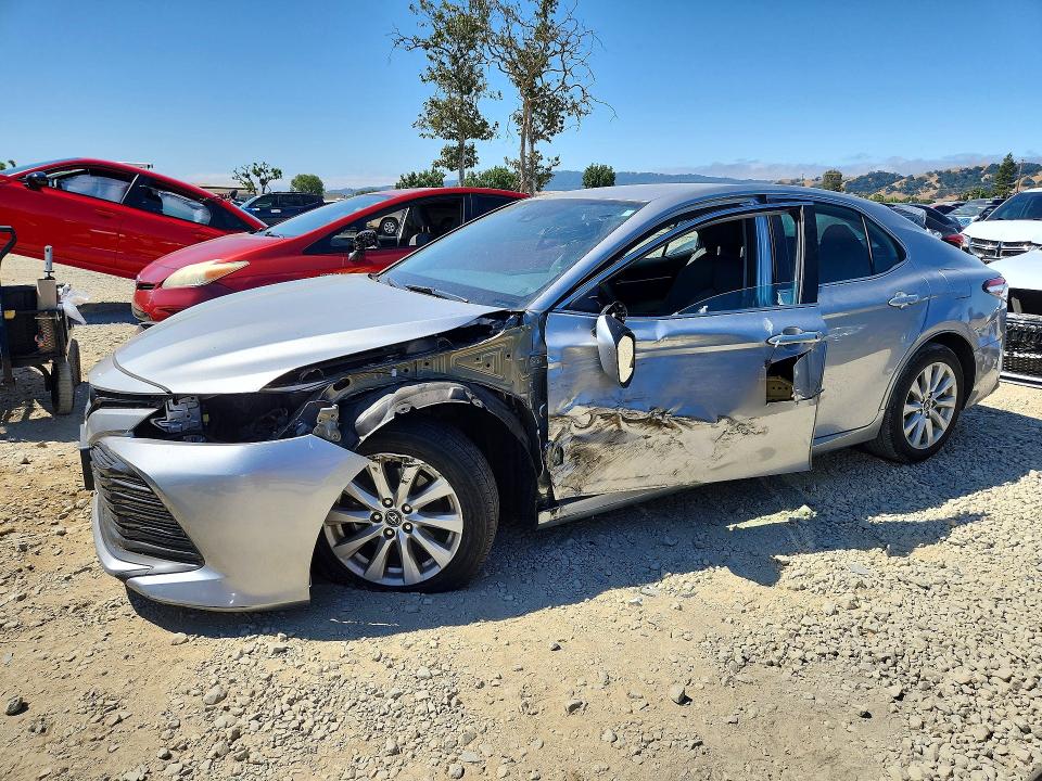 2019 Toyota Camry მანქანა იყიდება აუქციონზე, vin: 4T1B11HK1KU195986, აუქციონის ნომერი: 57891296