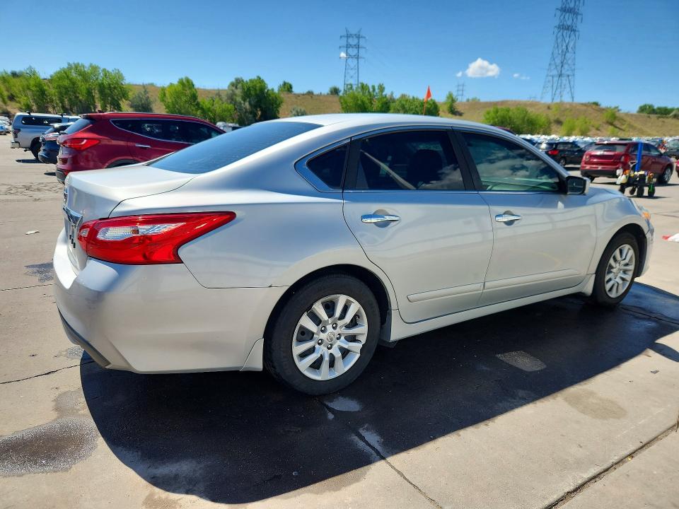 2017 Nissan Altima მანქანა იყიდება აუქციონზე, vin: 1N4AL3AP3HN324296, აუქციონის ნომერი: 59156746