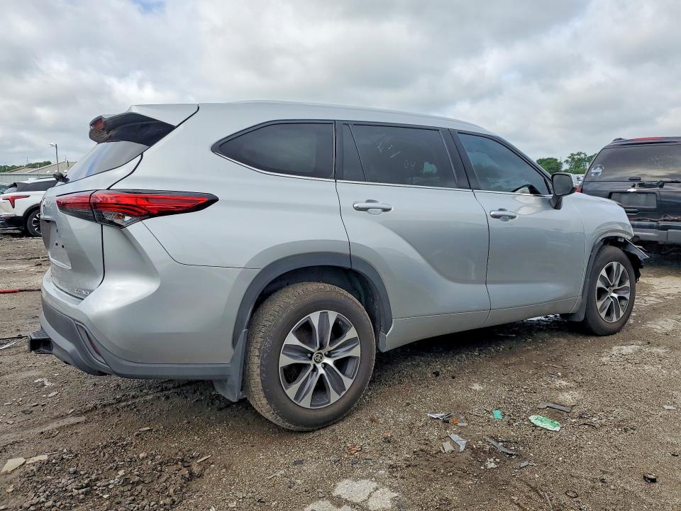 56642656 :رقم المزاد ، 5TDGZRBH6NS586431 vin ، 2022 Toyota Highlander مزاد بيع