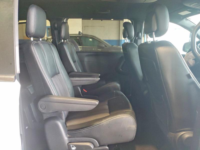56945136 :رقم المزاد ، 2C4RC1HG2FR720128 vin ، 2015 Chrysler Town & Country مزاد بيع