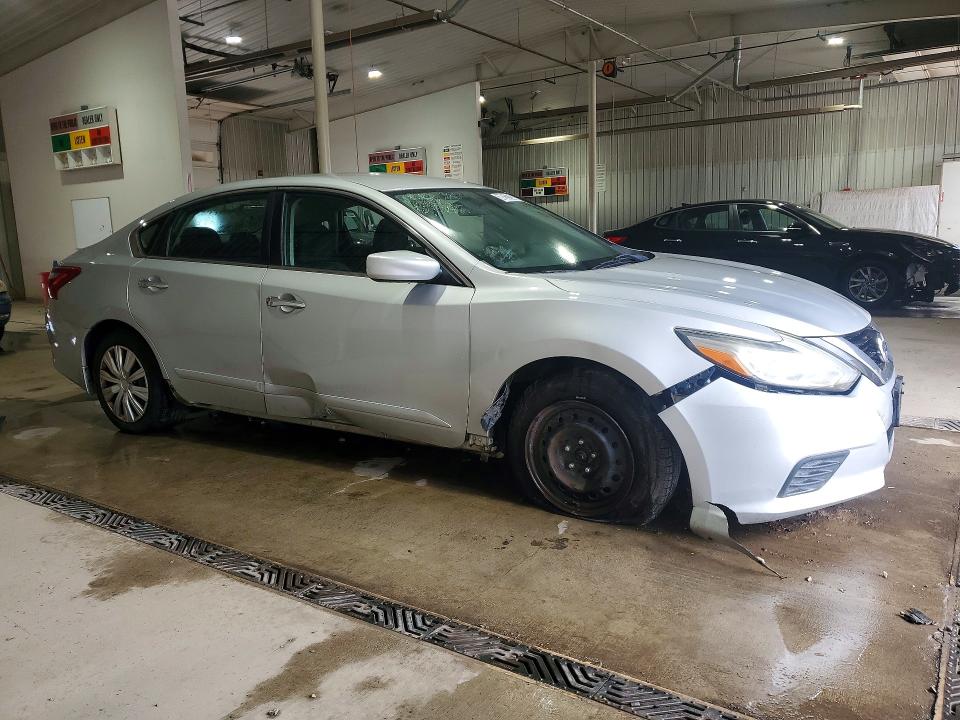 2018 Nissan Altima მანქანა იყიდება აუქციონზე, vin: 1N4AL3AP9JC208795, აუქციონის ნომერი: 57469986