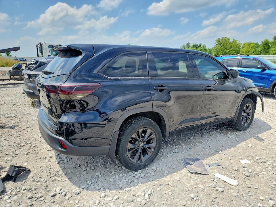 59056766 :رقم المزاد ، 5TDBZRFH5JS845750 vin ، 2018 Toyota Highlander مزاد بيع