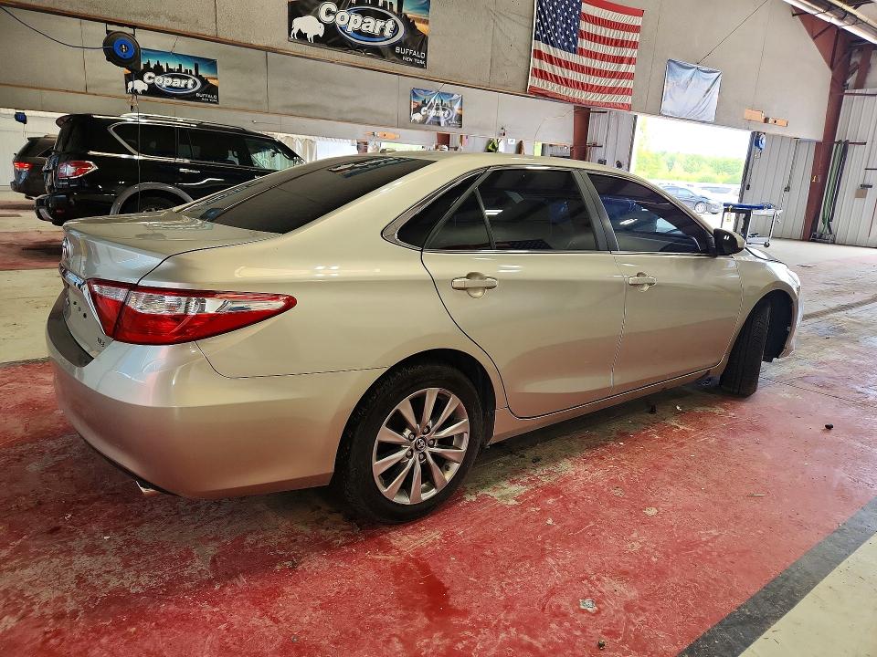 69353195 :رقم المزاد ، 4T1BF1FK3HU672785 vin ، 2017 Toyota Camry مزاد بيع