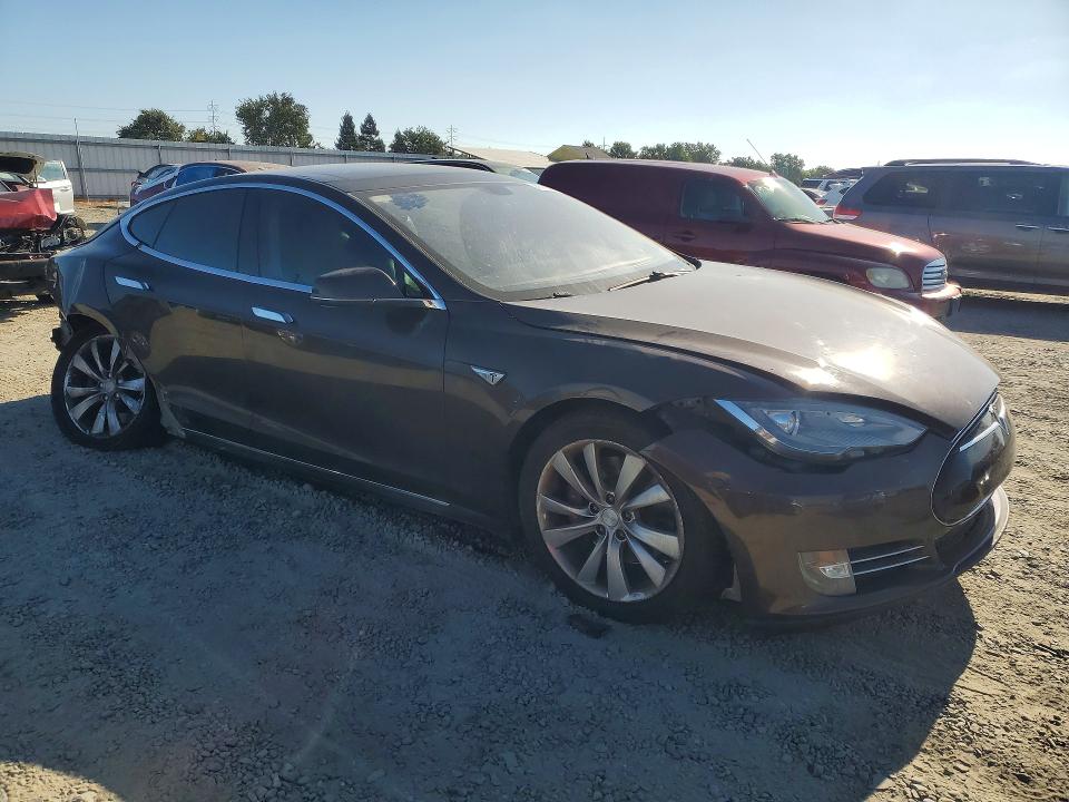 58951266 :رقم المزاد ، 5YJSA1CN1DFP27464 vin ، 2013 Tesla Model S مزاد بيع