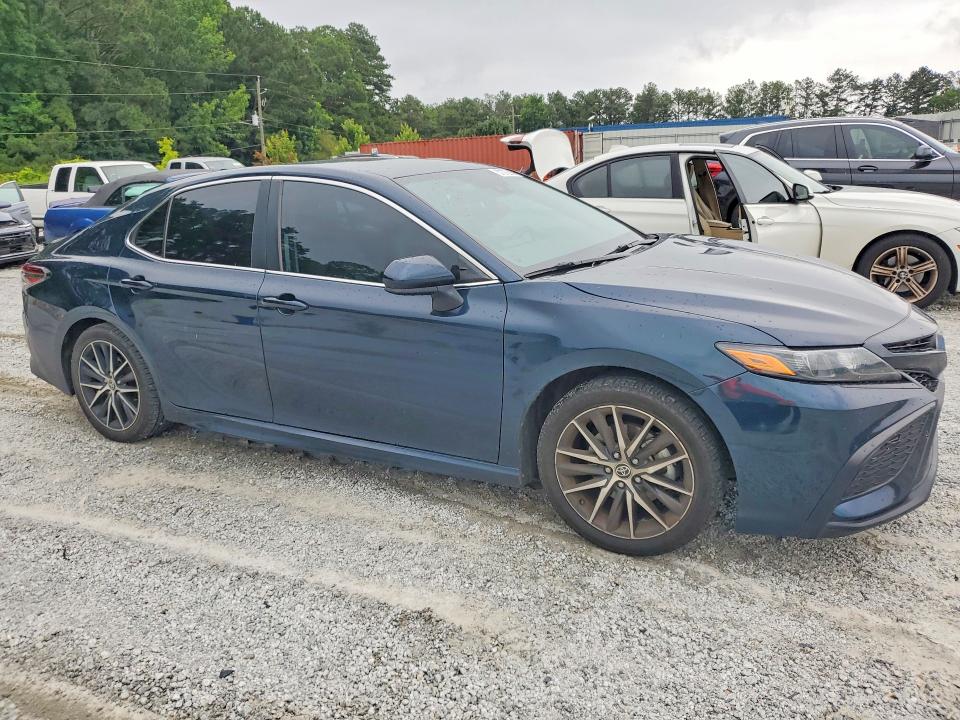 Продажа на аукционе авто 2021 Toyota Camry, vin: 4T1G11AK1MU570942, номер лота: 57376216