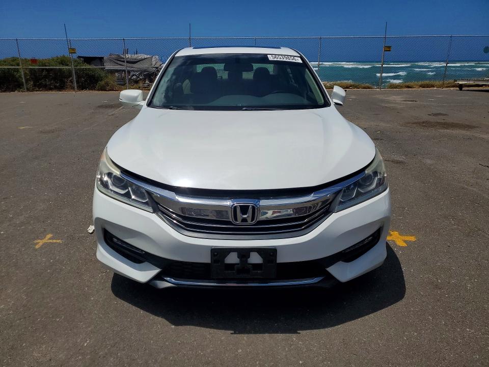 56539856 :رقم المزاد ، 1HGCR3F86HA010573 vin ، 2017 Honda Accord مزاد بيع