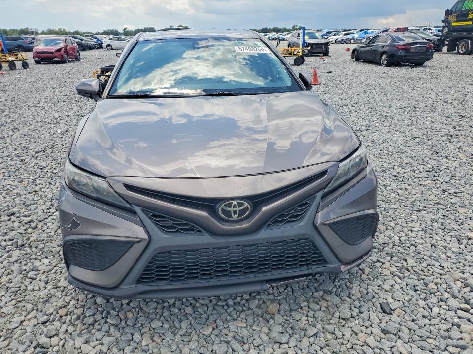 Продаж на аукціоні авто 2021 Toyota Camry, vin: 4T1G11AK3MU560185, номер лоту: 57408266
