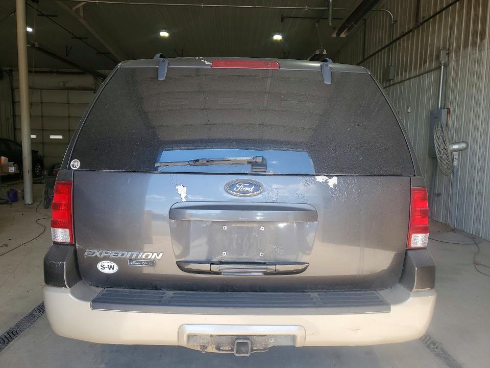 Продажа на аукционе авто 2005 Ford Expedition, vin: 1FMPU185X5LB00083, номер лота: 57780316