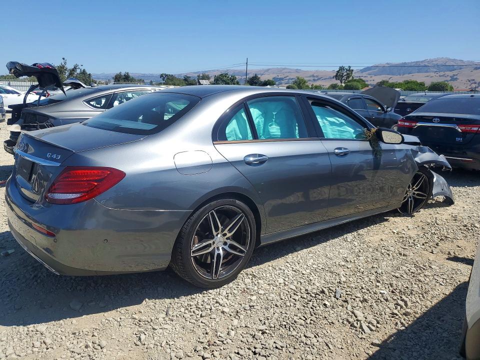 58646576 :رقم المزاد ، WDDZF6EB0JA403643 vin ، 2018 Mercedes-benz E مزاد بيع