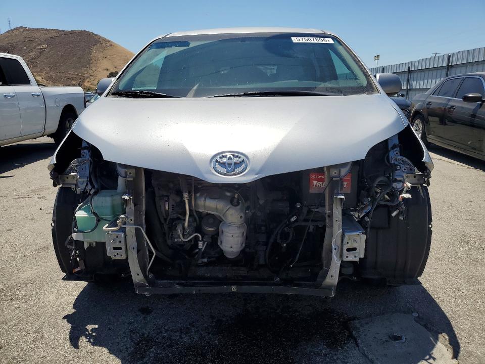 57507696 :رقم المزاد ، 5TDKK3DC9FS552336 vin ، 2015 Toyota Sienna مزاد بيع