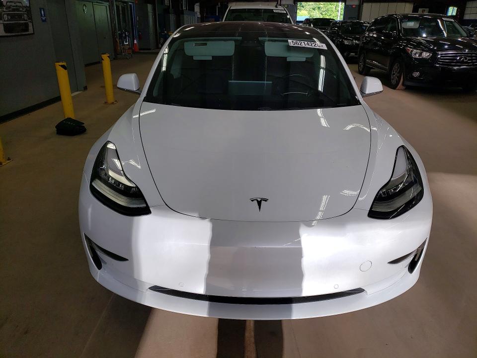 56214226 :رقم المزاد ، 5YJ3E1EA0JF051247 vin ، 2018 Tesla Model 3 مزاد بيع