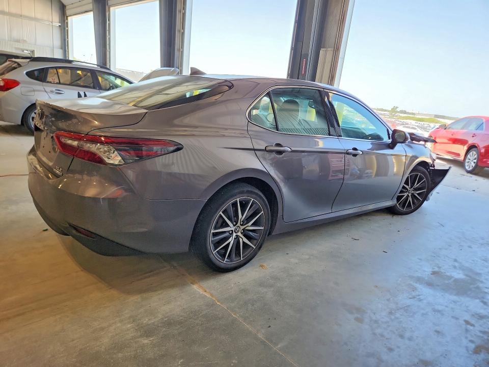 58885886 :رقم المزاد ، 4T1F31AK3NU572067 vin ، 2022 Toyota Camry مزاد بيع