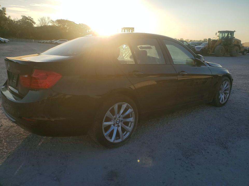 56445806 :رقم المزاد ، WBA3A5G54DNP21839 vin ، 2013 Bmw 328 مزاد بيع