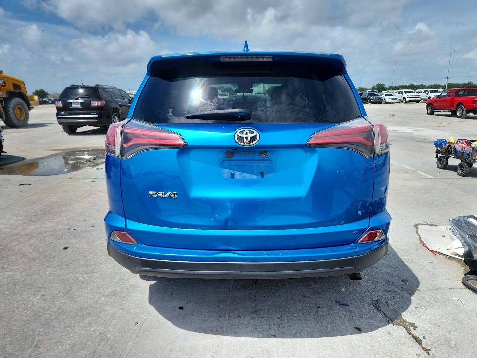 2018 Toyota Rav4 მანქანა იყიდება აუქციონზე, vin: JTMZFREV0JJ204355, აუქციონის ნომერი: 57194566