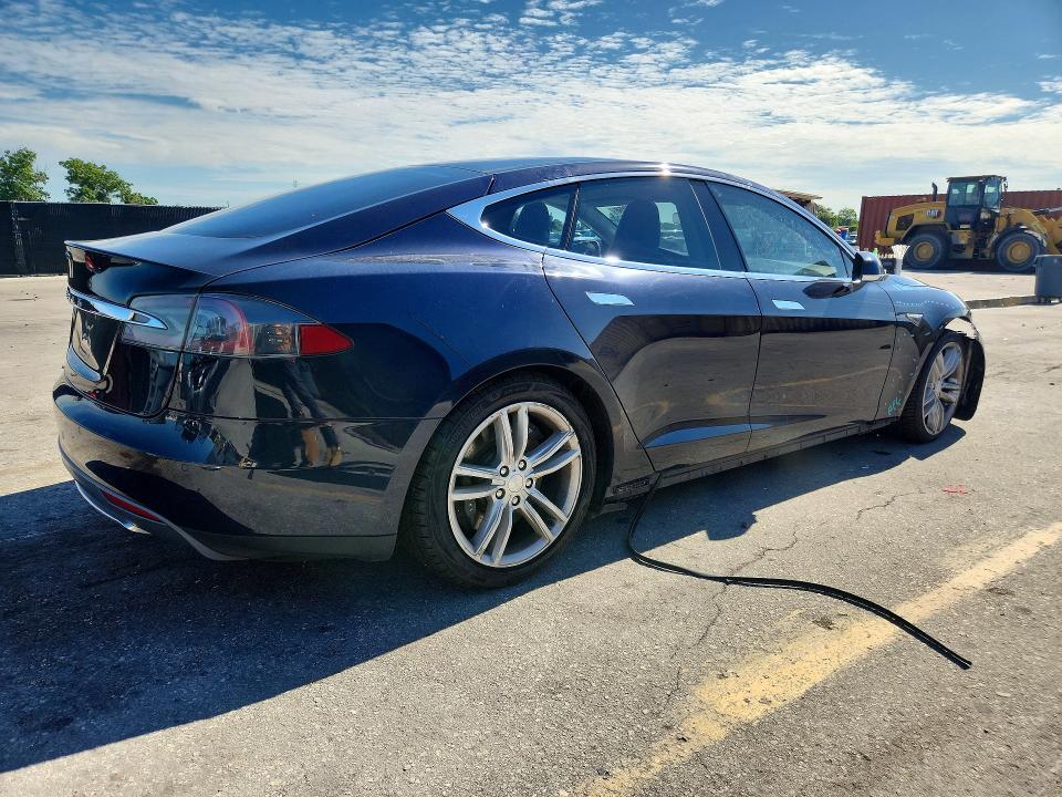 58128356 :رقم المزاد ، 5YJSA1H25FFP69282 vin ، 2015 Tesla Model S مزاد بيع