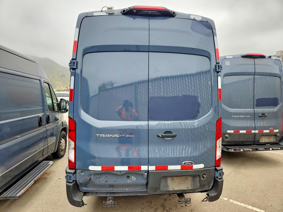 54969936 :رقم المزاد ، 1FTBR3X87LKB09608 vin ، 2020 Ford Transit مزاد بيع