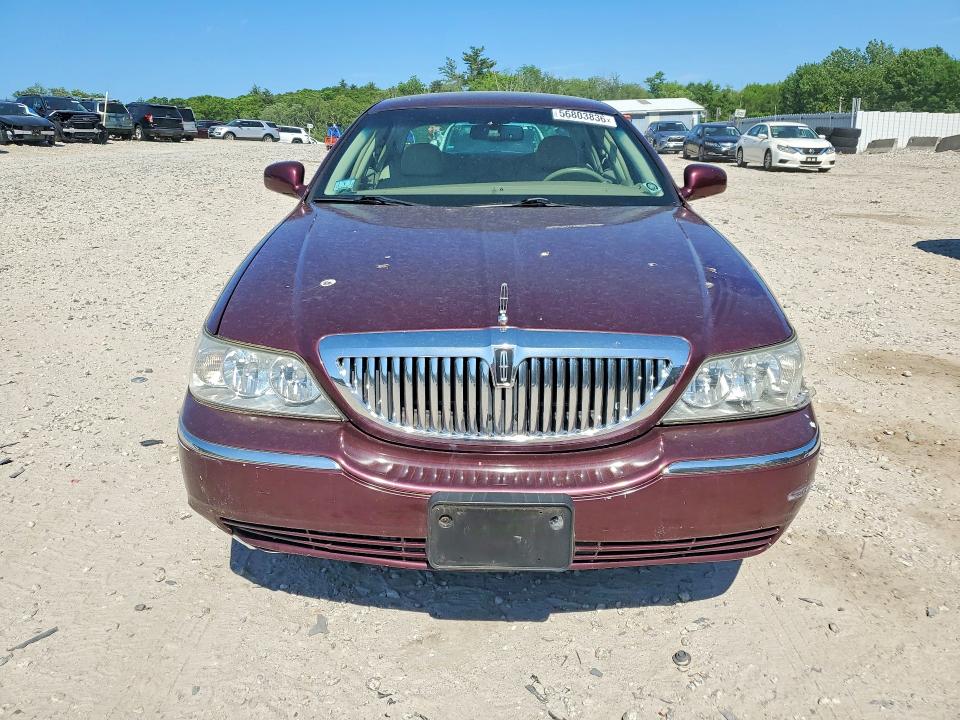 2007 Lincoln Town Car მანქანა იყიდება აუქციონზე, vin: 1LNHM81W07Y621139, აუქციონის ნომერი: 56803836