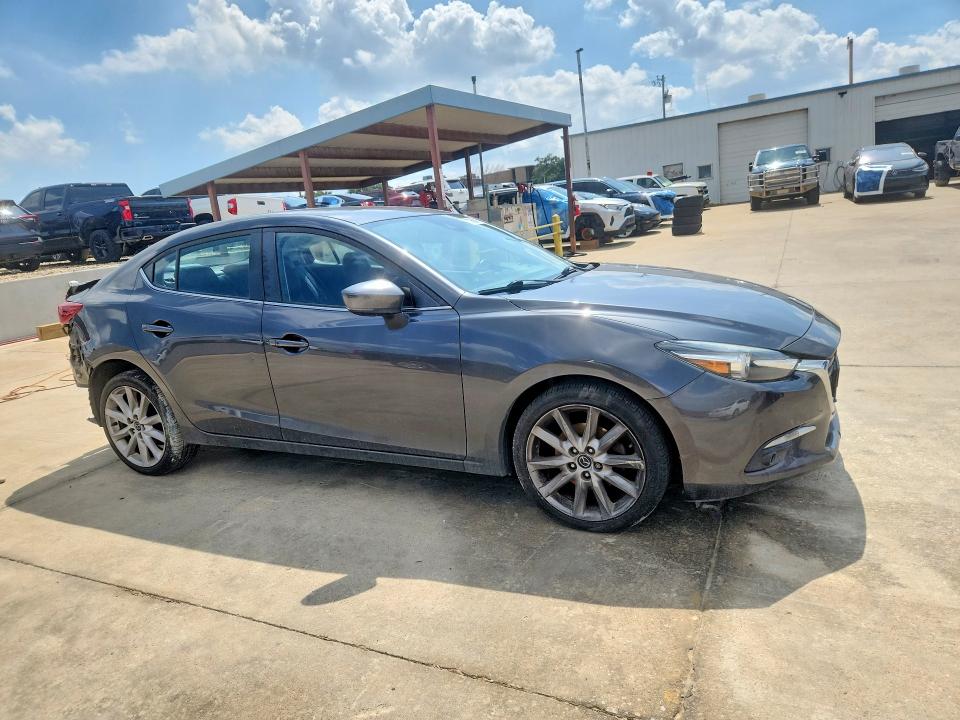 57368816 :رقم المزاد ، JM1BN1W30H1100879 vin ، 2017 Mazda 3 مزاد بيع