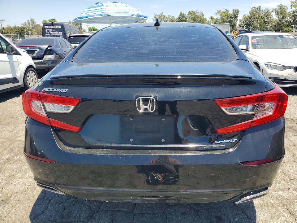 57002556 :رقم المزاد ، 1HGCV1F37JA149010 vin ، 2018 Honda Accord مزاد بيع