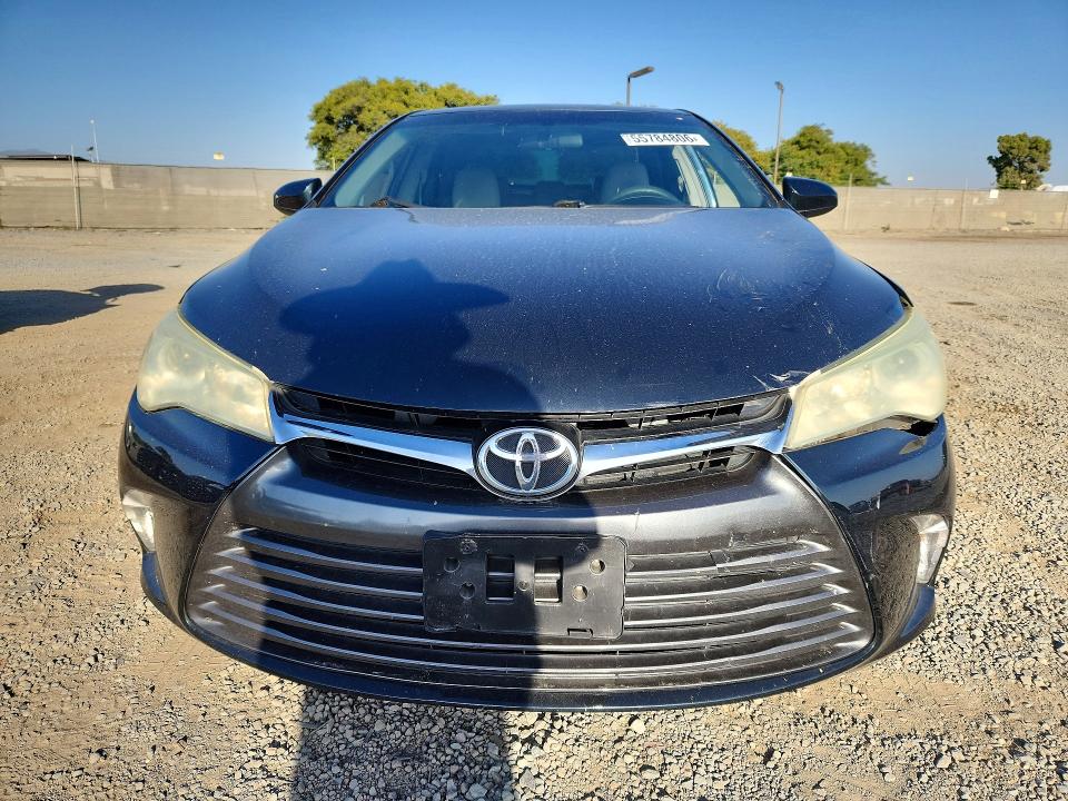 55784806 :رقم المزاد ، 4T4BF1FK4FR481654 vin ، 2015 Toyota Camry مزاد بيع
