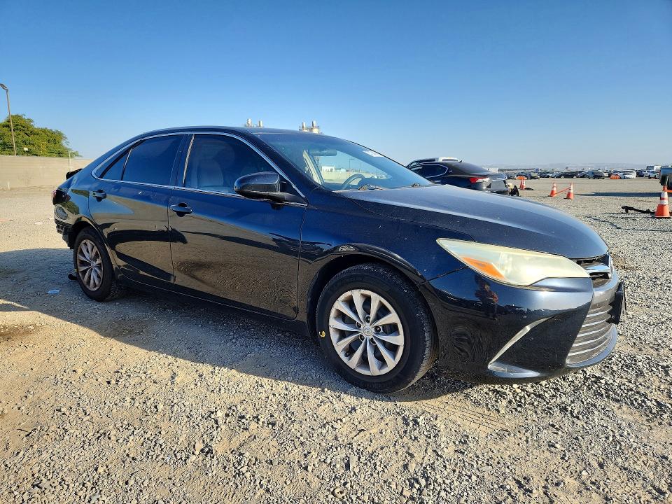 55784806 :رقم المزاد ، 4T4BF1FK4FR481654 vin ، 2015 Toyota Camry مزاد بيع
