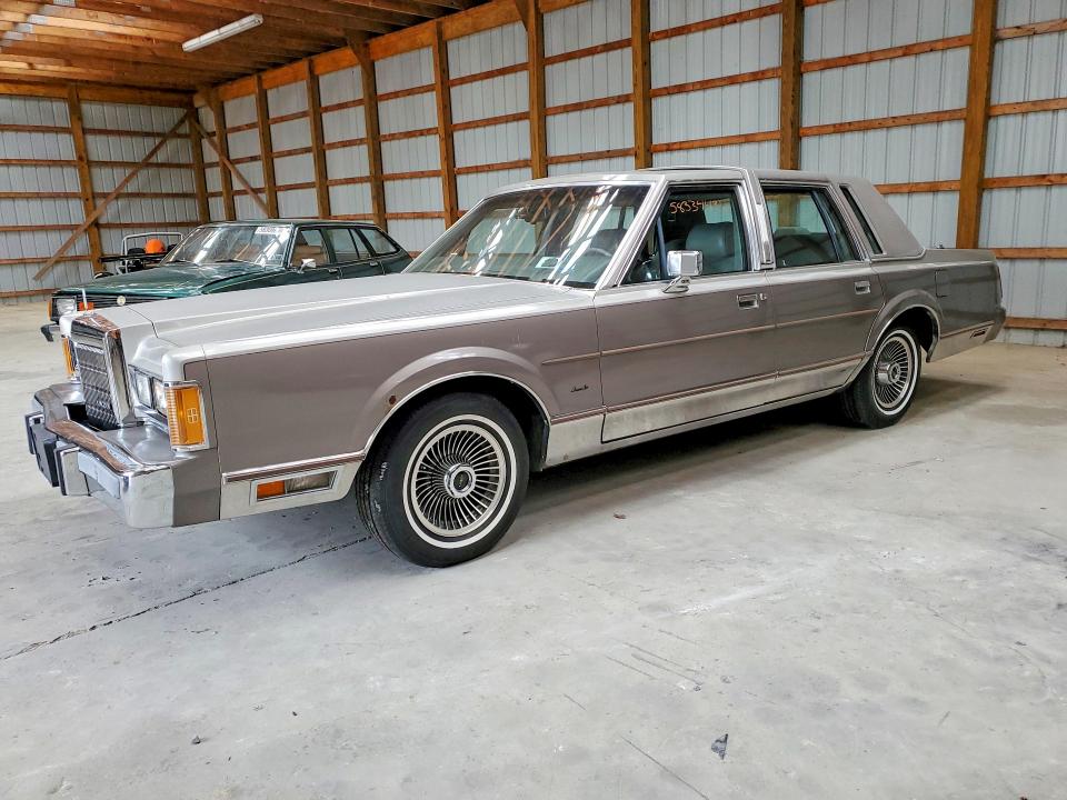 58334436 :رقم المزاد ، 1LNBM83F7KY627418 vin ، 1989 Lincoln Town Car مزاد بيع