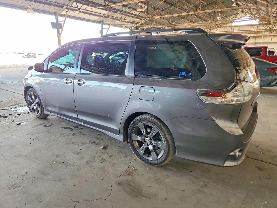 58860026 :رقم المزاد ، 5TDXK3DC7GS743079 vin ، 2016 Toyota Sienna مزاد بيع
