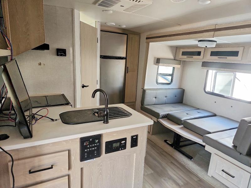 57199426 :رقم المزاد ، 4X4TFLW29PD455772 vin ، 2023 Forest River Flagstaff Micro Lite مزاد بيع