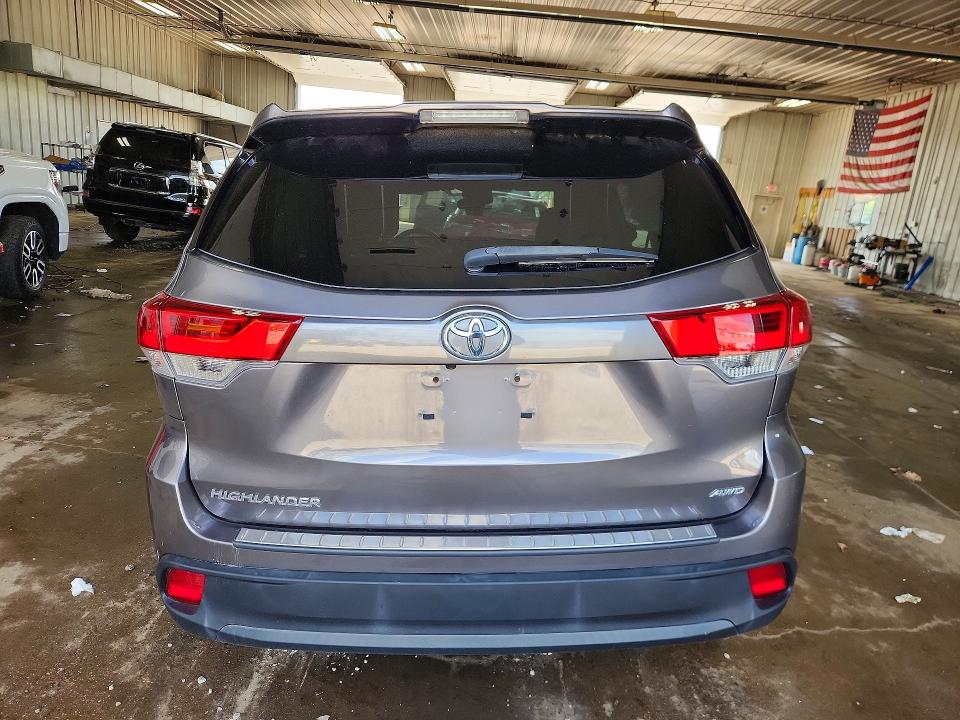 59079766 :رقم المزاد ، 5TDBZRFH3KS977777 vin ، 2019 Toyota Highlander مزاد بيع