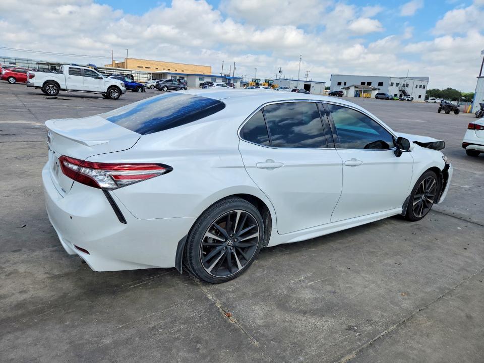 Продажа на аукционе авто 2018 Toyota Camry, vin: 4T1B61HK3JU038105, номер лота: 57177576