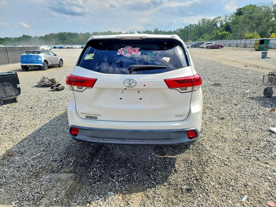 58910166 :رقم المزاد ، 5TDKZRFH5JS538174 vin ، 2018 Toyota Highlander مزاد بيع