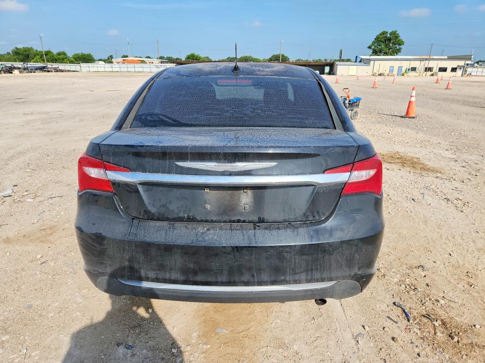55876166 :رقم المزاد ، 1C3BC4FB6BN618563 vin ، 2011 Chrysler 200 مزاد بيع