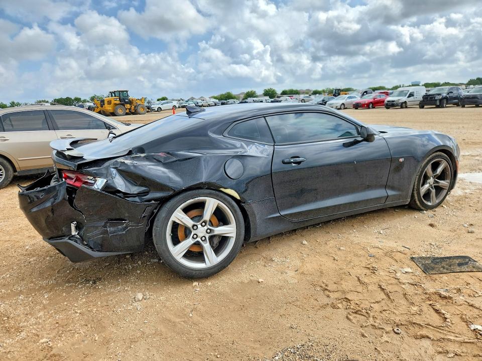 56692676 :رقم المزاد ، 1G1FE1R73J0123044 vin ، 2018 Chevrolet Camaro مزاد بيع
