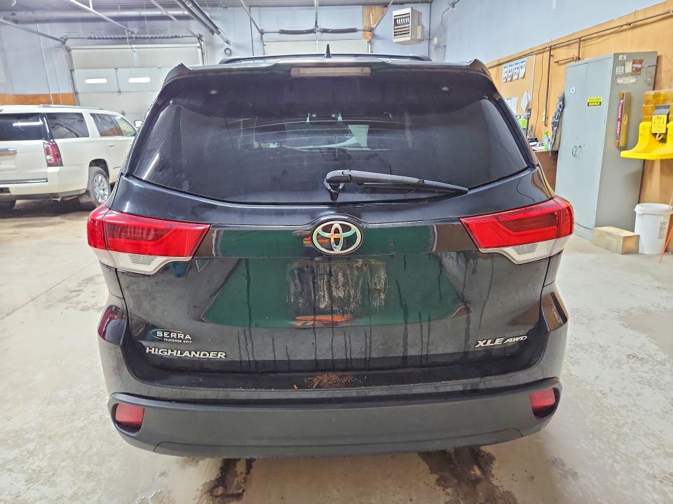 2018 Toyota Highlander მანქანა იყიდება აუქციონზე, vin: 5TDJZRFH4JS523046, აუქციონის ნომერი: 58133936