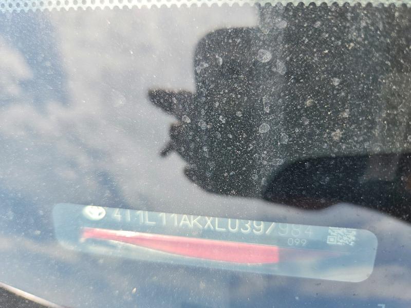 57881416 :رقم المزاد ، 4T1L11AKXLU397984 vin ، 2020 Toyota Camry مزاد بيع