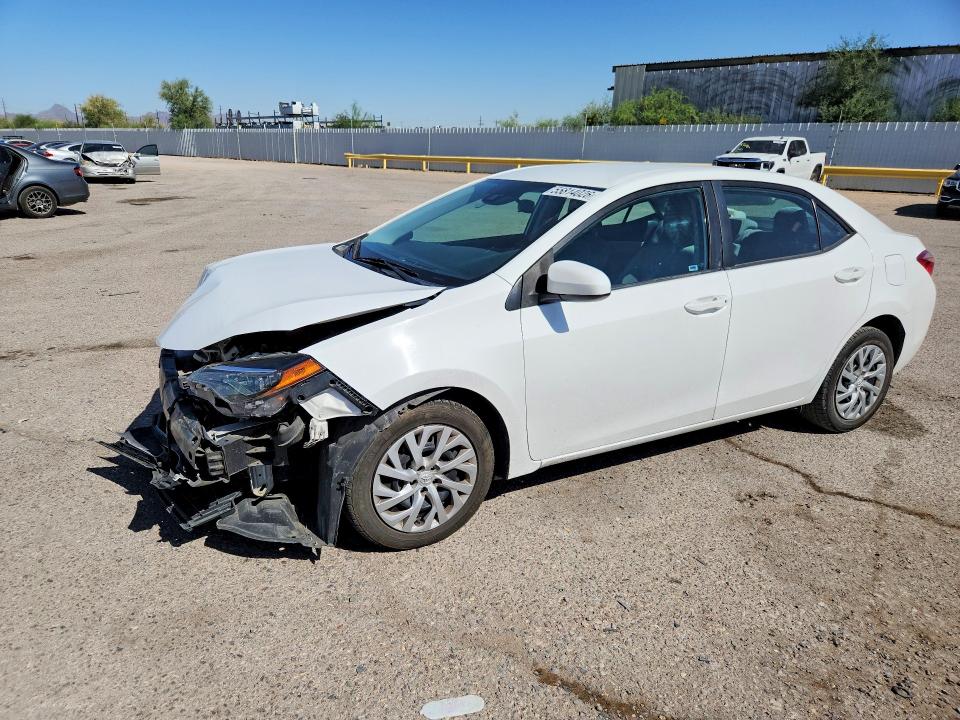 55814026 :رقم المزاد ، 5YFBURHE4JP828271 vin ، 2018 Toyota Corolla مزاد بيع