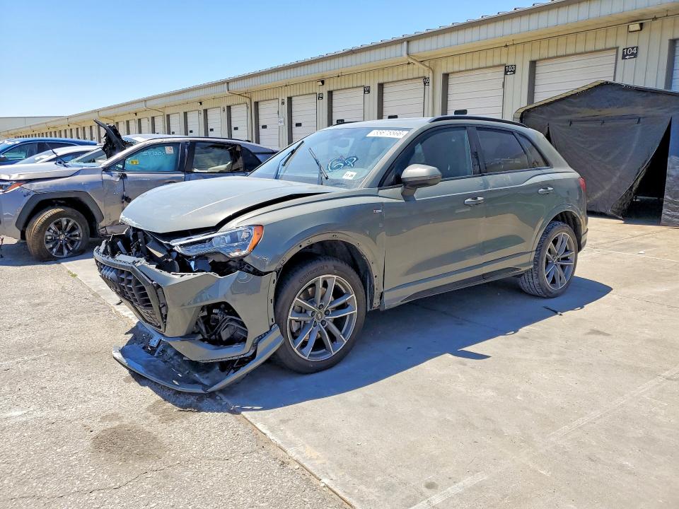 55675566 :رقم المزاد ، WA1DECF30M1142560 vin ، 2021 Audi Q3 مزاد بيع
