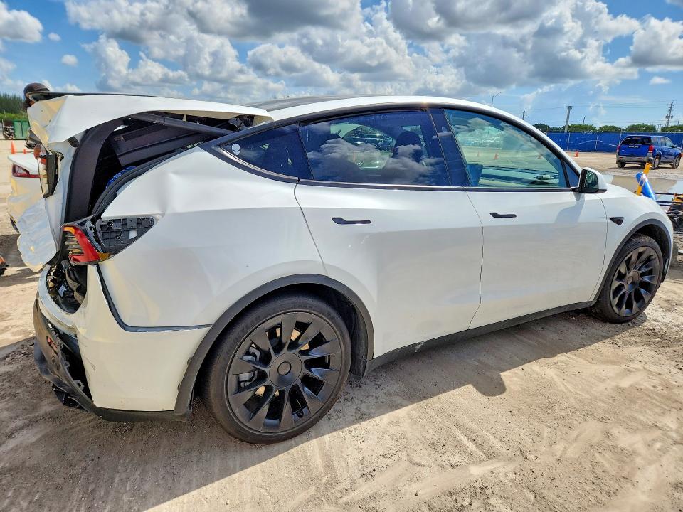 2024 Tesla Model Y მანქანა იყიდება აუქციონზე, vin: 7SAYGDED0RF041831, აუქციონის ნომერი: 59143186