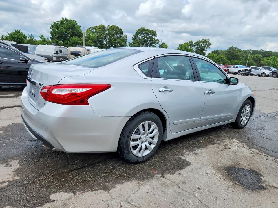 2017 Nissan Altima მანქანა იყიდება აუქციონზე, vin: 1N4AL3AP2HN343597, აუქციონის ნომერი: 55916066