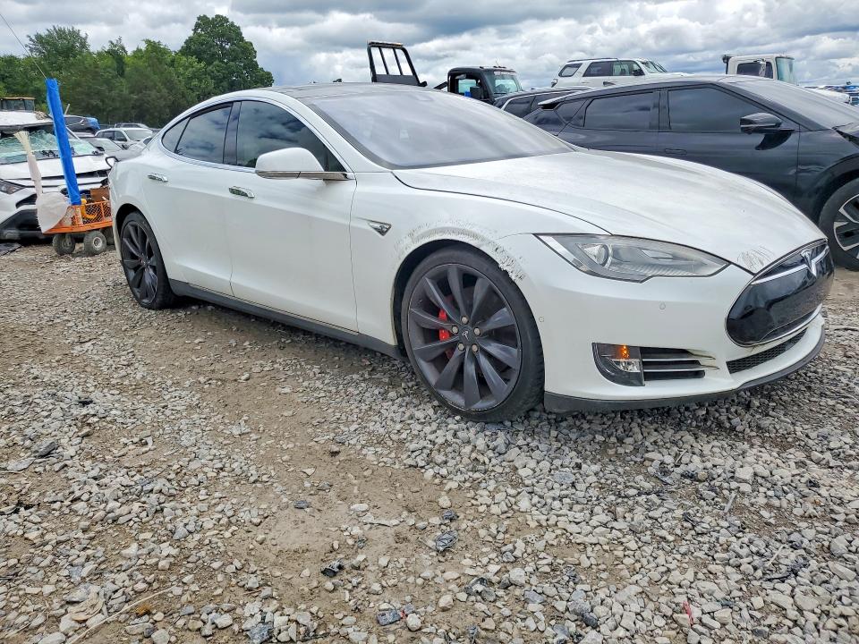 57861356 :رقم المزاد ، 5YJSA1H16EFP57440 vin ، 2014 Tesla Model S مزاد بيع