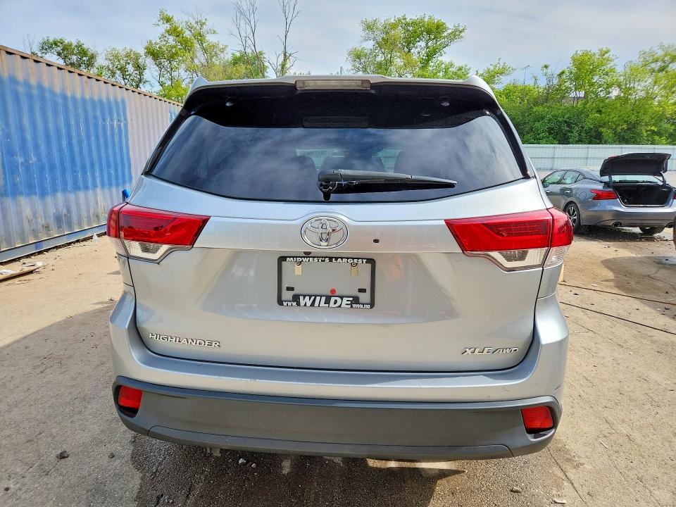 2017 Toyota Highlander მანქანა იყიდება აუქციონზე, vin: 5TDJZRFH3HS518754, აუქციონის ნომერი: 55723886
