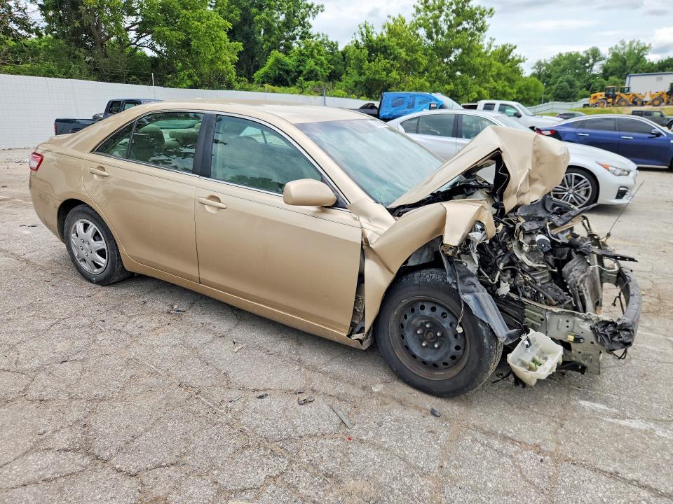 58008736 :رقم المزاد ، 4T1BF3EKXBU776727 vin ، 2011 Toyota Camry مزاد بيع