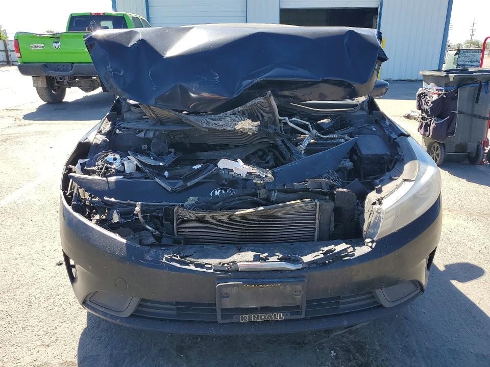 56529346 :رقم المزاد ، 3KPFK4A7XHE077470 vin ، 2017 Kia Forte مزاد بيع