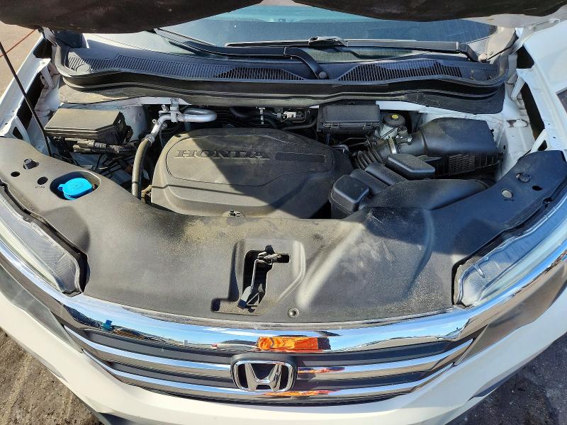 55548276 :رقم المزاد ، 5FNYF5H58HB025644 vin ، 2017 Honda Pilot مزاد بيع