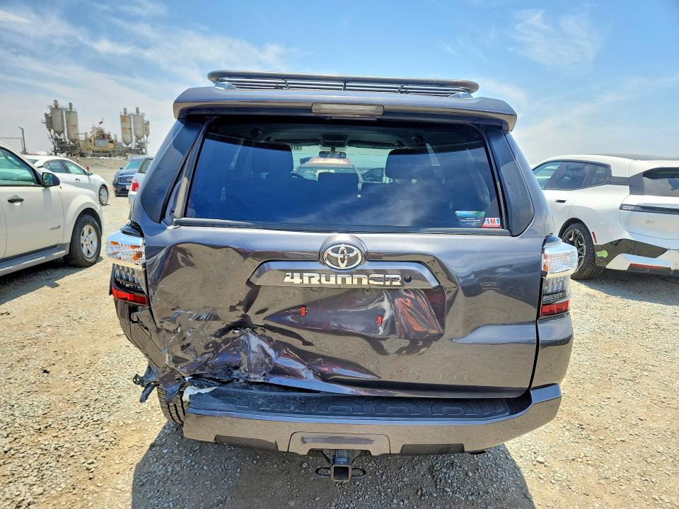 57252146 :رقم المزاد ، JTEBU5JRXJ5552919 vin ، 2018 Toyota 4runner مزاد بيع