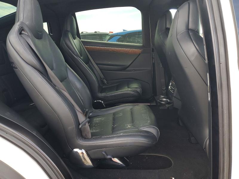 57017916 :رقم المزاد ، 5YJXCBE27HF070152 vin ، 2017 Tesla Model X مزاد بيع