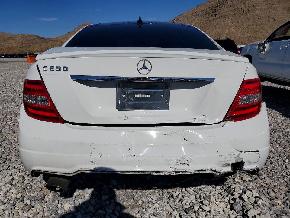 2014 Mercedes-benz C მანქანა იყიდება აუქციონზე, vin: WDDGJ4HB4EG312013, აუქციონის ნომერი: 56652636